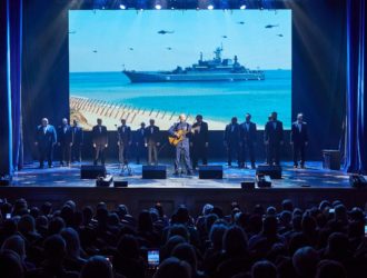 «Живи, страна»: известные российские музыканты дали патриотический концерт в Кемерове