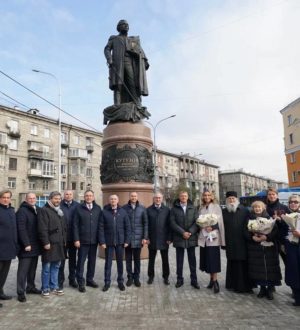 Памятник великому полководцу Михаилу Кутузову открыли в Новокузнецке