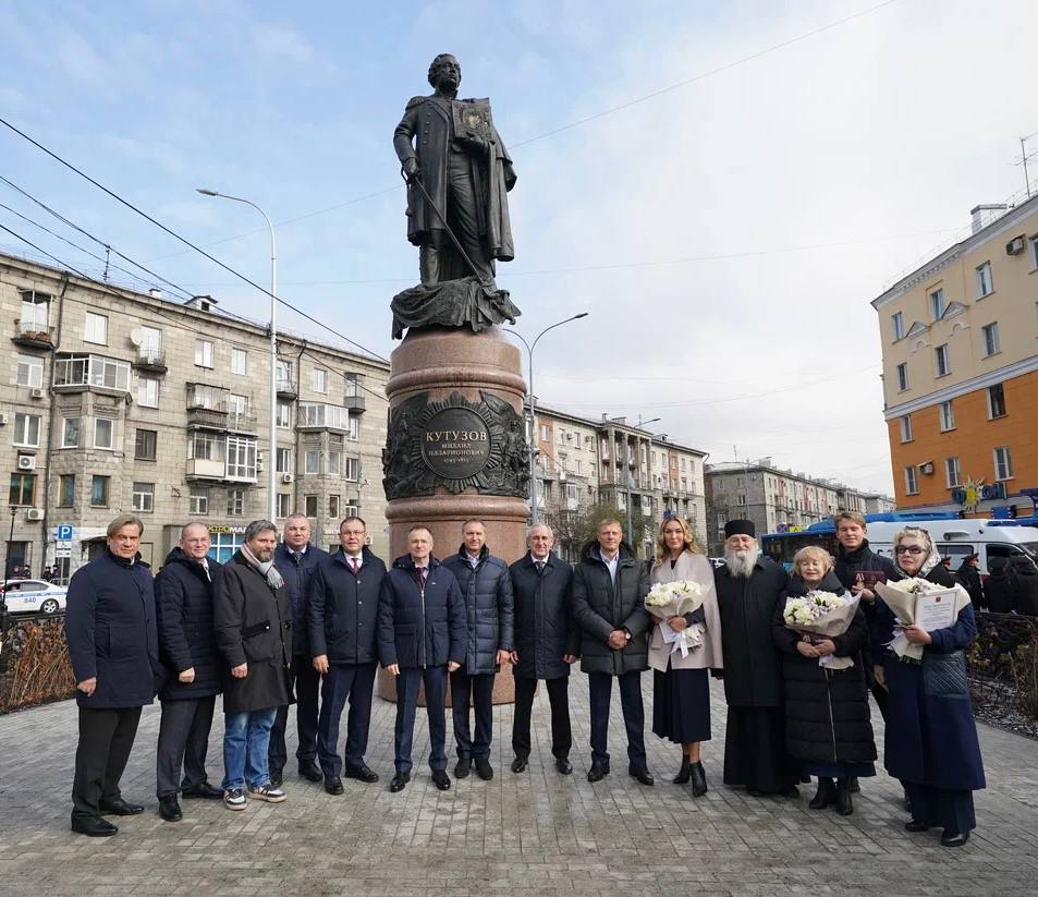 Памятник великому полководцу Михаилу Кутузову открыли в Новокузнецке