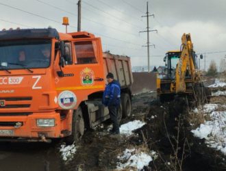На некоторых подтопленных улицах в Белове воды заметно убавилось