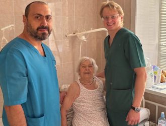 В Кузбассе врачи поставили на ноги 100-летнюю женщину с тяжелым переломом бедра