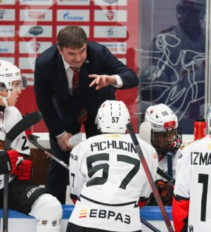 «Кузнецкие Медведи» проиграли МХК «Динамо» в Питере