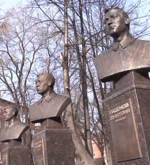 В Новокузнецке открыли памятник в честь трех братьев Гаденовых