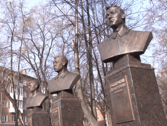 В Новокузнецке открыли памятник в честь трех братьев Гаденовых