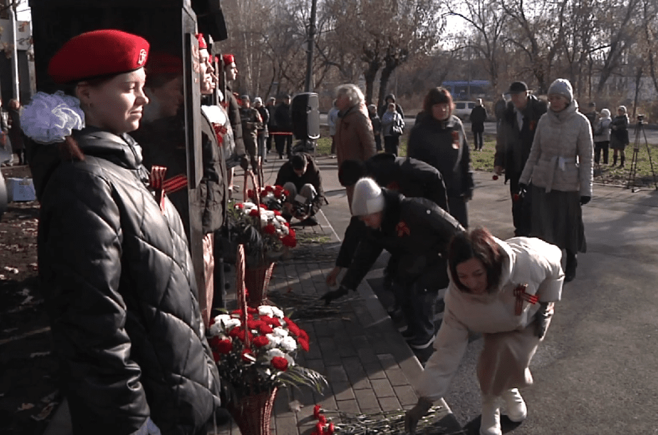 В Новокузнецке открыли памятник в честь трех братьев Гаденовых