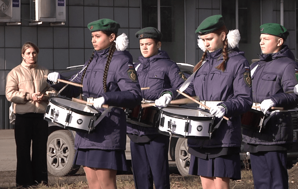 В Новокузнецке открыли памятник в честь трех братьев Гаденовых