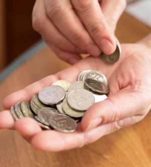 Кузбассовцы чаще всего тратятся на коммунальные услуги и ремонт машин