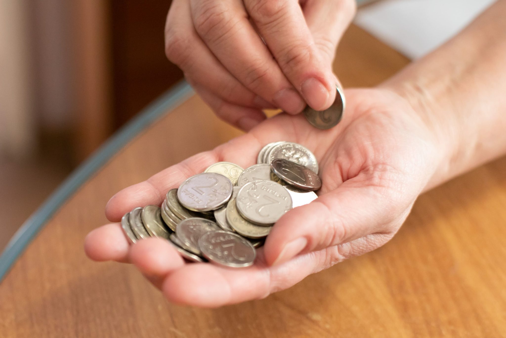 Кузбассовцы чаще всего тратятся на коммунальные услуги и ремонт машин