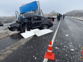 В Кузбассе двое пенсионеров на иномарке погибли в ДТП, врезавшись в «Газель»