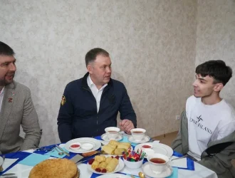 В Киселевске 13 сирот получили ключи от новых квартир