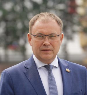 Илья Середюк поздравил кузбассовцев старшего поколения