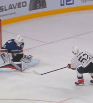 «Кузнецкие Медведи» проиграли второй матч в Магнитогорске, но уже не так крупно