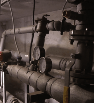 В Новокузнецке завершили капремонт системы отопления в «доме-шайбе» на Запсибе