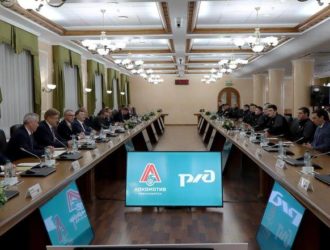 Полпред президента встретился с тренерским штабом и игроками волейбольного клуба «Локомотив»