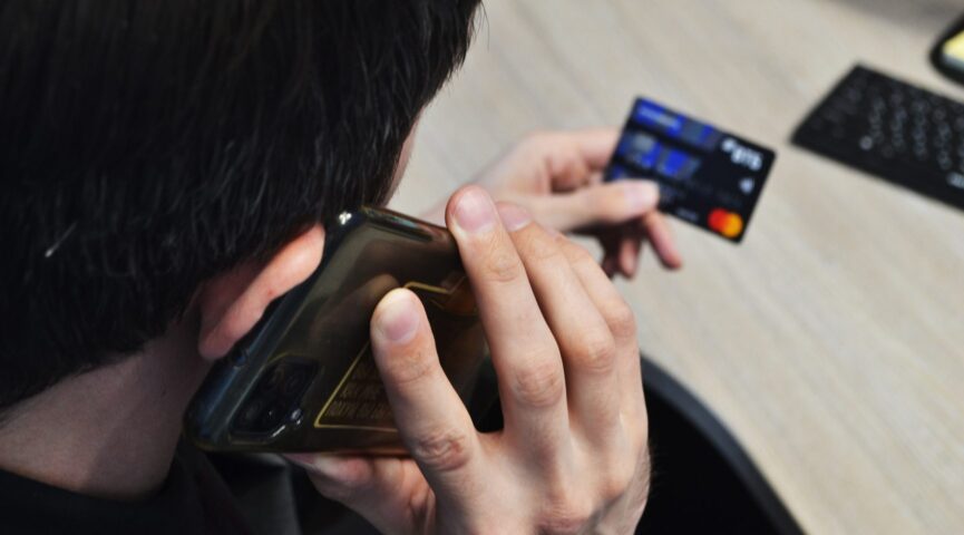 Более 8,7 млн рублей выманили мошенники у кузбассовцев за неделю