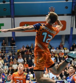 Волейбольный «Кузбасс» проиграл в сибирском дерби «Локомотиву»