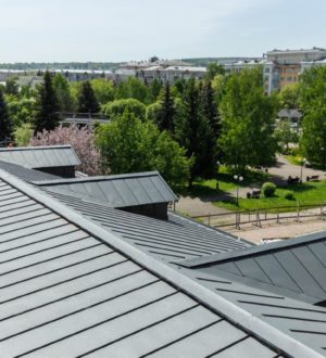 На управляющую компанию в Ленинске-Кузнецком завели дело за протекающую крышу