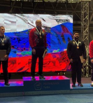 Новокузнецкий борец Виталий Щур одержал победу на международном турнире в Кызыле