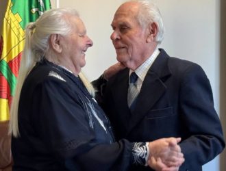 70 лет в браке: семейной паре Бадеевых в Новокузнецке вручили памятный адрес от имени губернатора Кузбасса