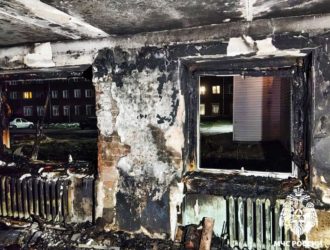 В Киселевске из горящего дома спасатели эвакуировали пять человек