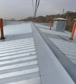 В Новокузнецке завершен капитальный ремонт кровли на улице Шункова