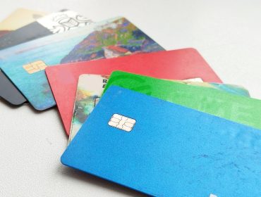 Банки начали уточнять степень родства при переводе крупных сумм