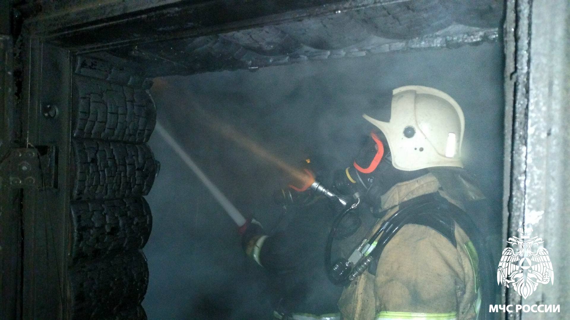 В Новокузнецке в офисном здании произошел пожар