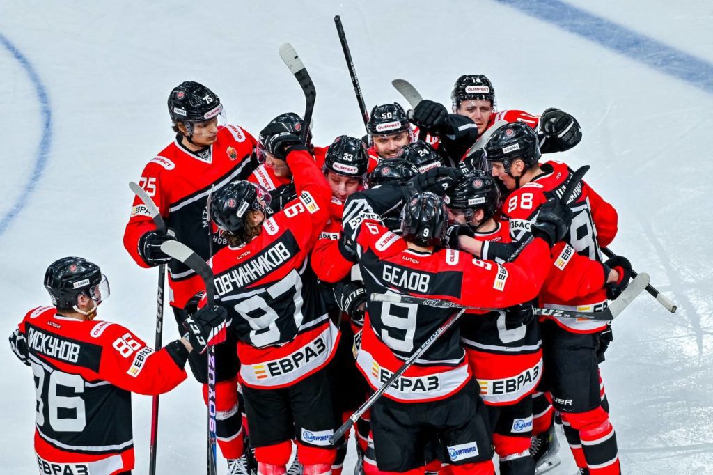 Новокузнецкий «Металлург» в трудной борьбе одержал победу над «Олимпией»