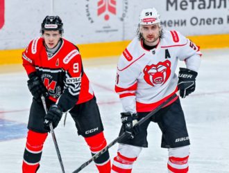 Новокузнецкий «Металлург» продолжает победную серию, уверенно обыграв «Молот»