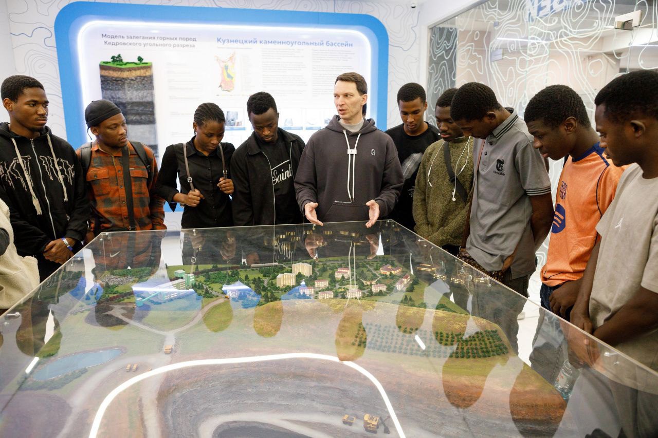 «Кузбассразрезуголь» поделился опытом развития промышленного туризма с гостями из Африки