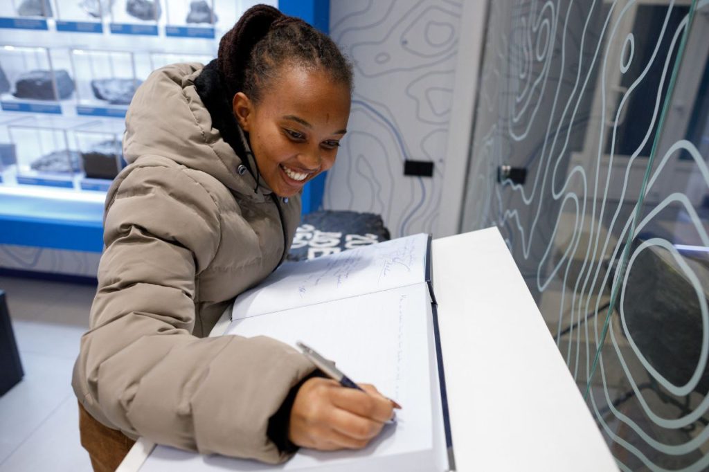 «Кузбассразрезуголь» поделился опытом развития промышленного туризма с гостями из Африки