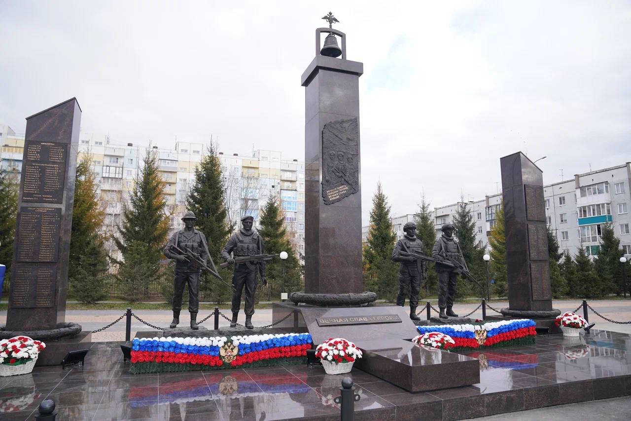 В Белове открыли скульптуру «Вечная слава Героям»