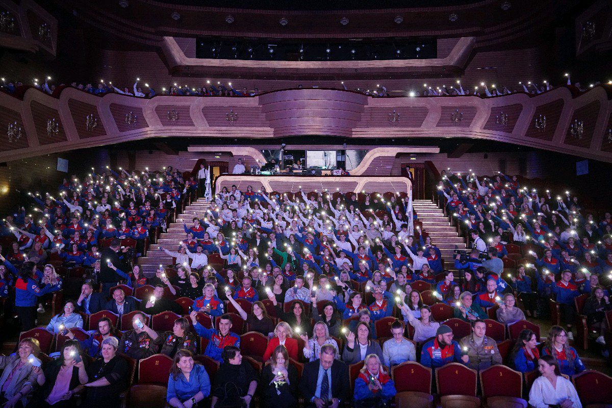 Знамя губернатора Кузбасса получил студотряд «Атлант» из КемГМУ