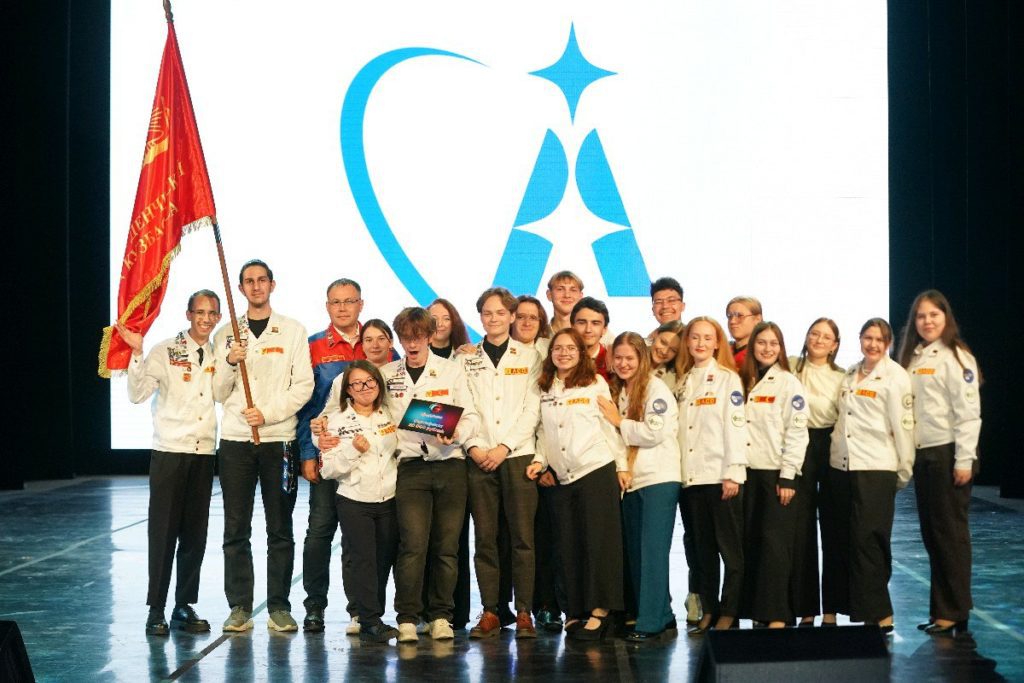 Знамя губернатора Кузбасса получил студотряд «Атлант» из КемГМУ