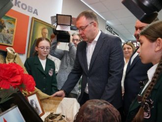 Илья Середюк посетил школьную «Ярмарку возможностей» в Ленинске-Кузнецком