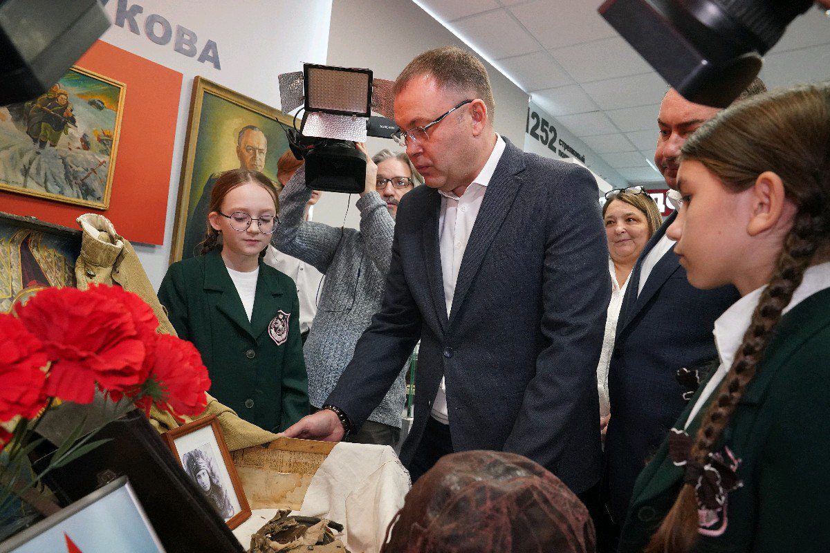 Илья Середюк посетил школьную «Ярмарку возможностей» в Ленинске-Кузнецком