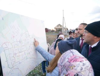 Вода начинает уходить из затопленных погребов в Белове