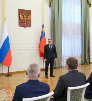 Илья Середюк наградил выдающихся жителей Кузбасса