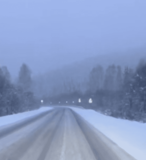 Снежная погода осложнила обстановку на некоторых трассах Кузбасса