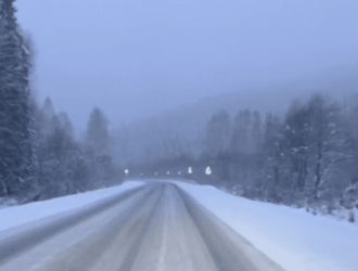 Снежная погода осложнила обстановку на некоторых трассах Кузбасса