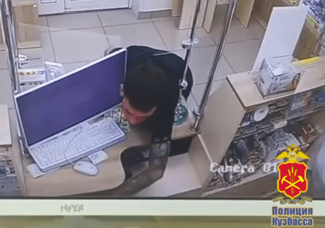 Кемеровчанин пойдет на скамью подсудимых за похищение выручки из аптеки