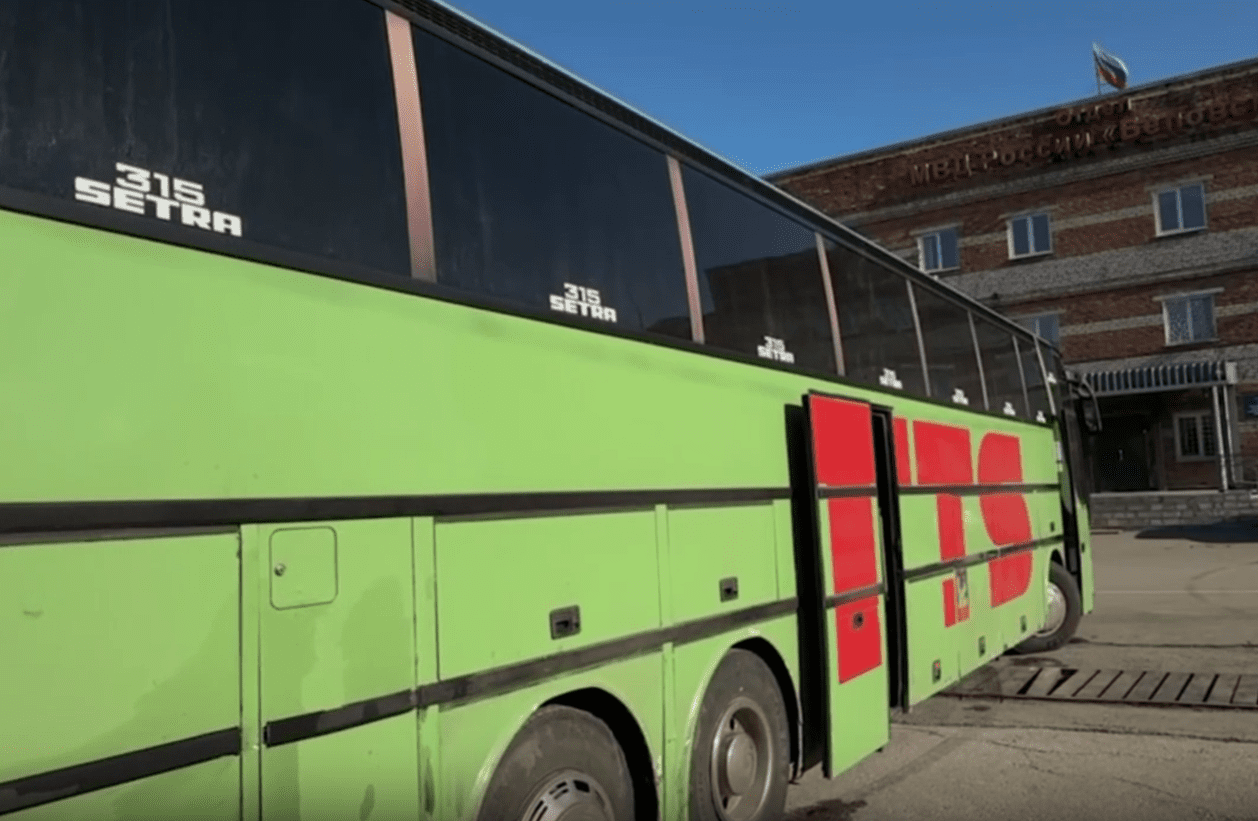 В Кузбассе в автобусе с мигрантами нашли пять нелегалов