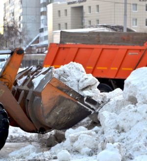 В Кузбассе после первых снегопадов уже вывезли более 5 тысяч кубометров снега