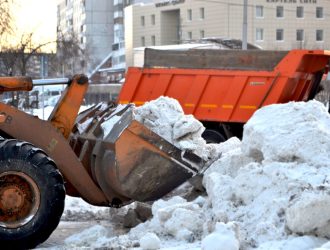 В Кузбассе после первых снегопадов уже вывезли более 5 000 тонн кубометров снега