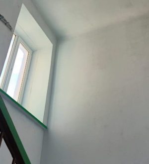 В Березовском после проверки Госжилинспекции привели в порядок подъезд