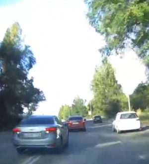 Пересек двойную сплошную: в Новокузнецке оштрафовали водителя по материалам «Мобильного патруля»