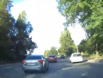 Пересек двойную сплошную: в Новокузнецке оштрафовали водителя по материалам «Мобильного патруля»