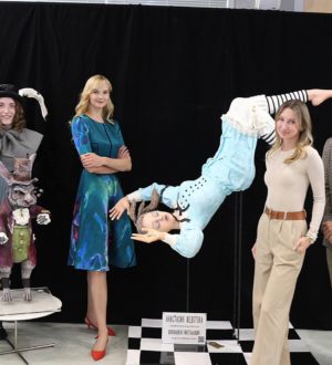 Кузбасский кондитер создала художественную композицию из шоколада «Алиса в стране чудес»