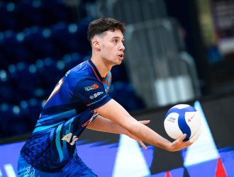 Волейбольный «Кузбасс-2» не смог одержать третью победу подряд на своей площадке