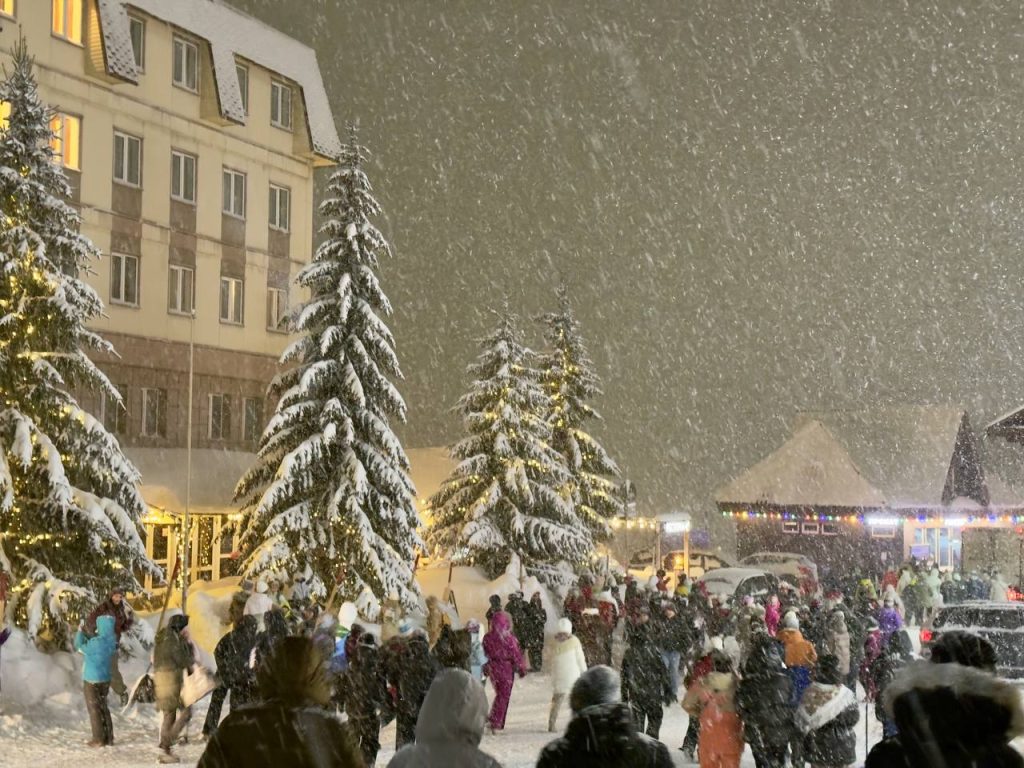 «Настоящая русская зима здесь!»: «Шерегешфест» 2025 открыл юбилейный 45-й горнолыжный сезон